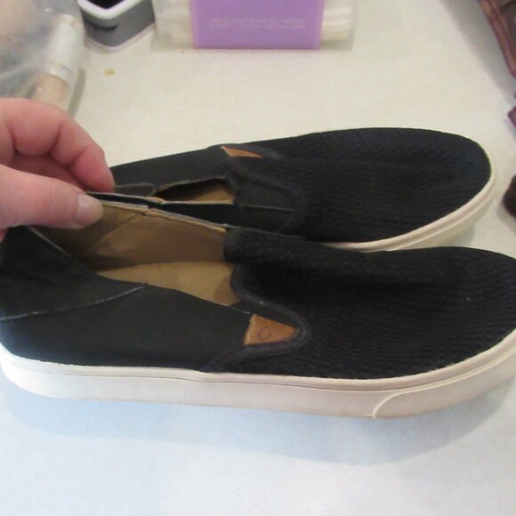 OluKai black modern casual shoes Slip-ons 38.5  8 - Picture 1 of 7